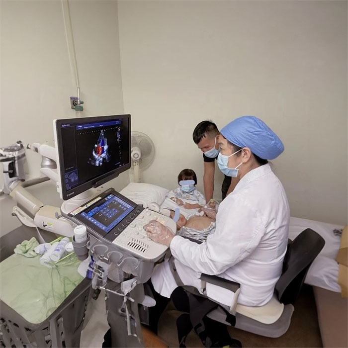 龙岗广东省佛山市第四人民医院救护车出租到茂名市人民医院（广州银行医院、南方医科大学附属茂名医院）救护车出租转运中心