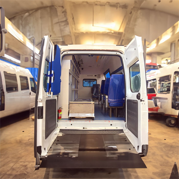 深圳深圳急救车出租康复回家到河源市紫金县救护车护送病人回家电话