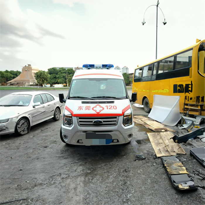 肇庆市人民医院租私家救护车转院到通辽市医院价格救护车