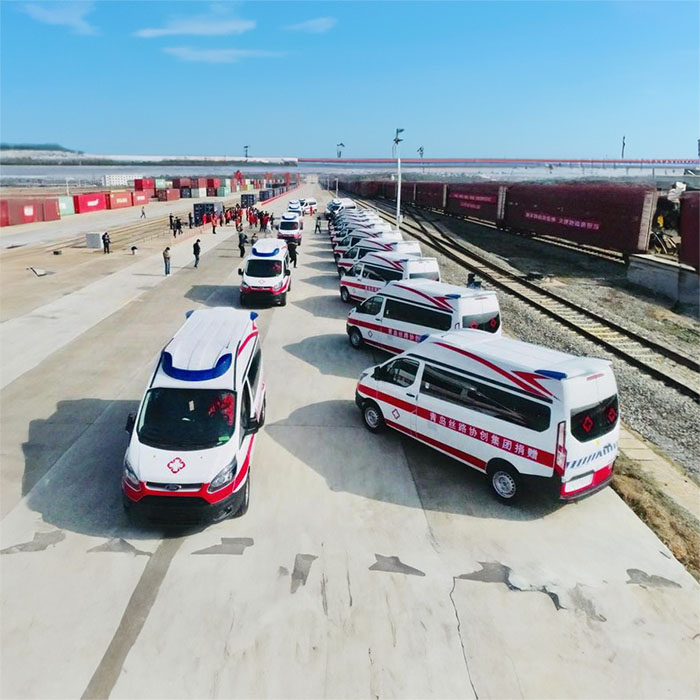 龙岗广东中山市妇幼保健院租私人救护车到海口市人民医院长途救护车的价格