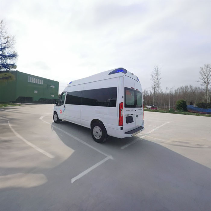 龙岗湛江市中心人民医院租赁正规救护车到乌鲁木齐市口腔医院救护车转运