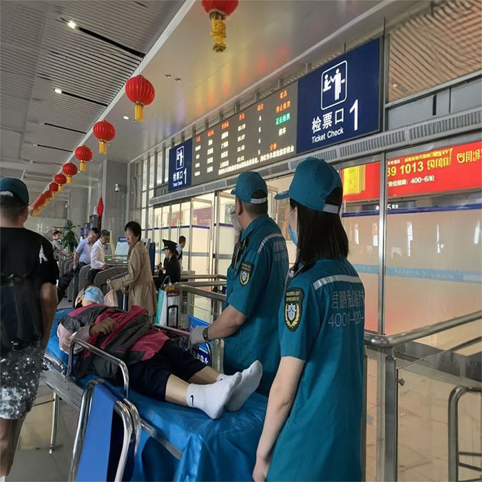 深圳广东省潮州市中心医院租赁私人救护车转运到新疆医科大学附属肿瘤医院租赁救护车转运