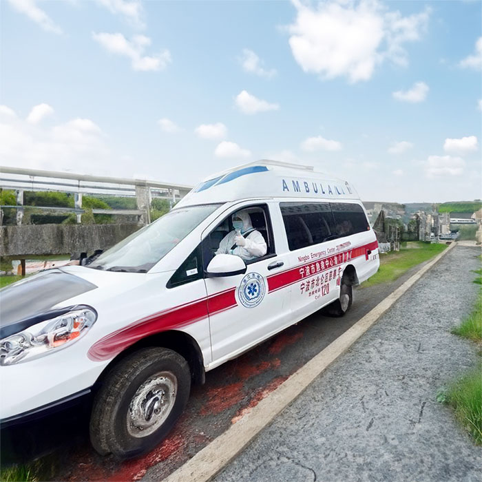 盐田广东省深圳市人民医院租私人急救车到南京市肿瘤医院救护车自费多少钱